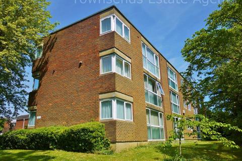 2 bedroom flat to rent, Lingfield Close, Northwood HA6