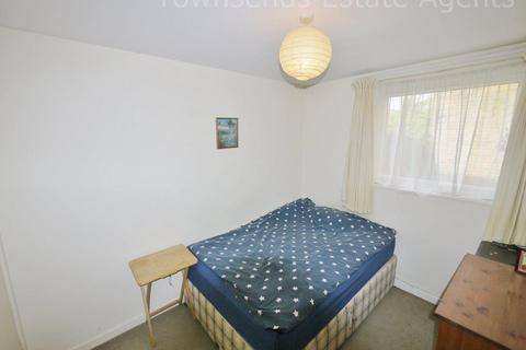 2 bedroom flat to rent, Lingfield Close, Northwood HA6