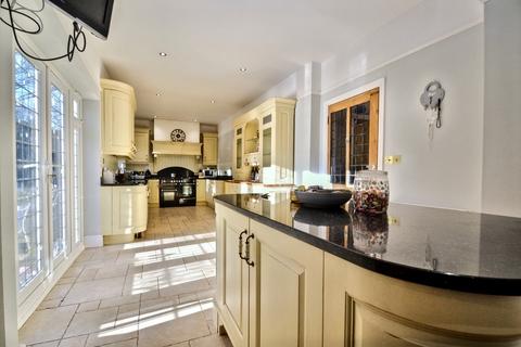 6 bedroom detached house for sale, Broadstone