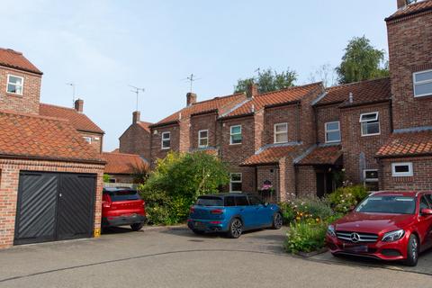 1 bedroom end of terrace house to rent, Pear Tree Court, York YO1