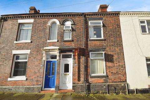 4 bedroom terraced house to rent, Whieldon Road, Heron Cross