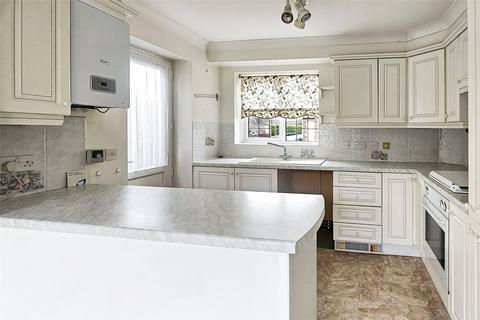 8 Blenheim Drive, Rustington, Littlehampton, BN16 3SN