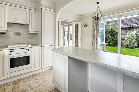 8 Blenheim Drive, Rustington, Littlehampton, BN16 3SN