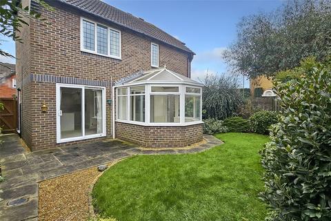 8 Blenheim Drive, Rustington, Littlehampton, BN16 3SN