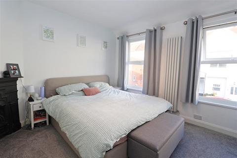 100 Lower Road, Kenley, CR8 5ND