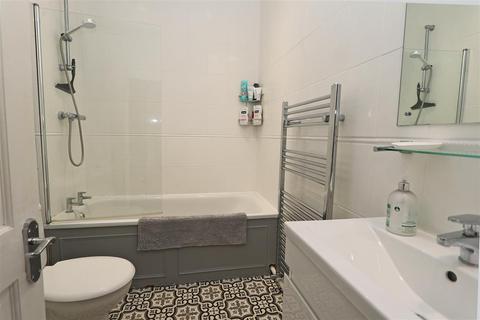 100 Lower Road, Kenley, CR8 5ND