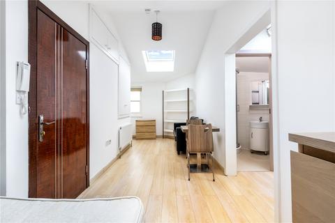 Studio to rent, Dawes Road, London, SW6