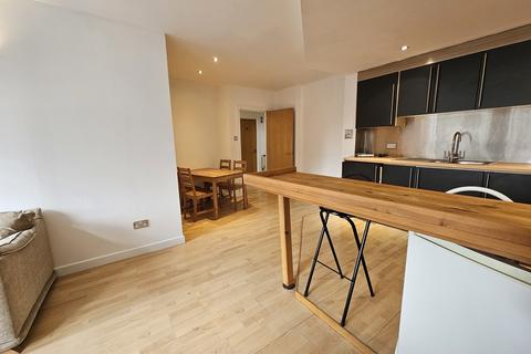 2 bedroom apartment to rent, 14 Park Row