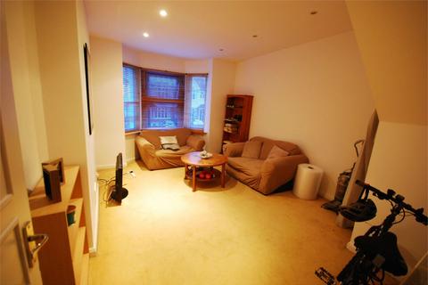 2 bedroom detached house to rent, Old Devonshire Road, Balham SW12