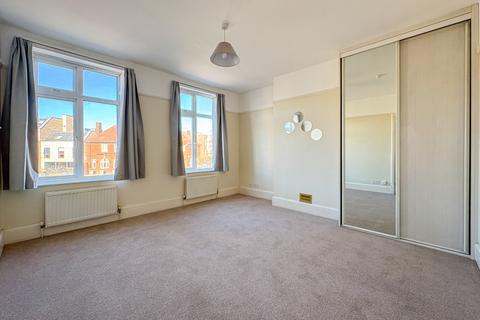 2 bedroom flat to rent, Chesterton Road, Cambridge CB4