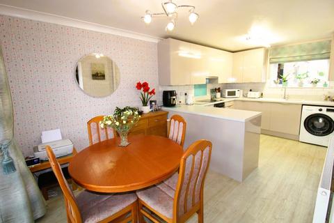 73 Dinglederry, Olney, MK46 5ET