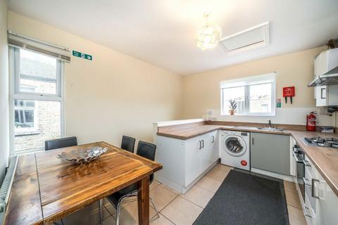 3 bedroom maisonette to rent, Inglemere Road, Mitcham CR4