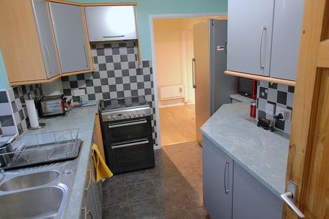 3 bedroom terraced house to rent, Vardon Road, Stevenage