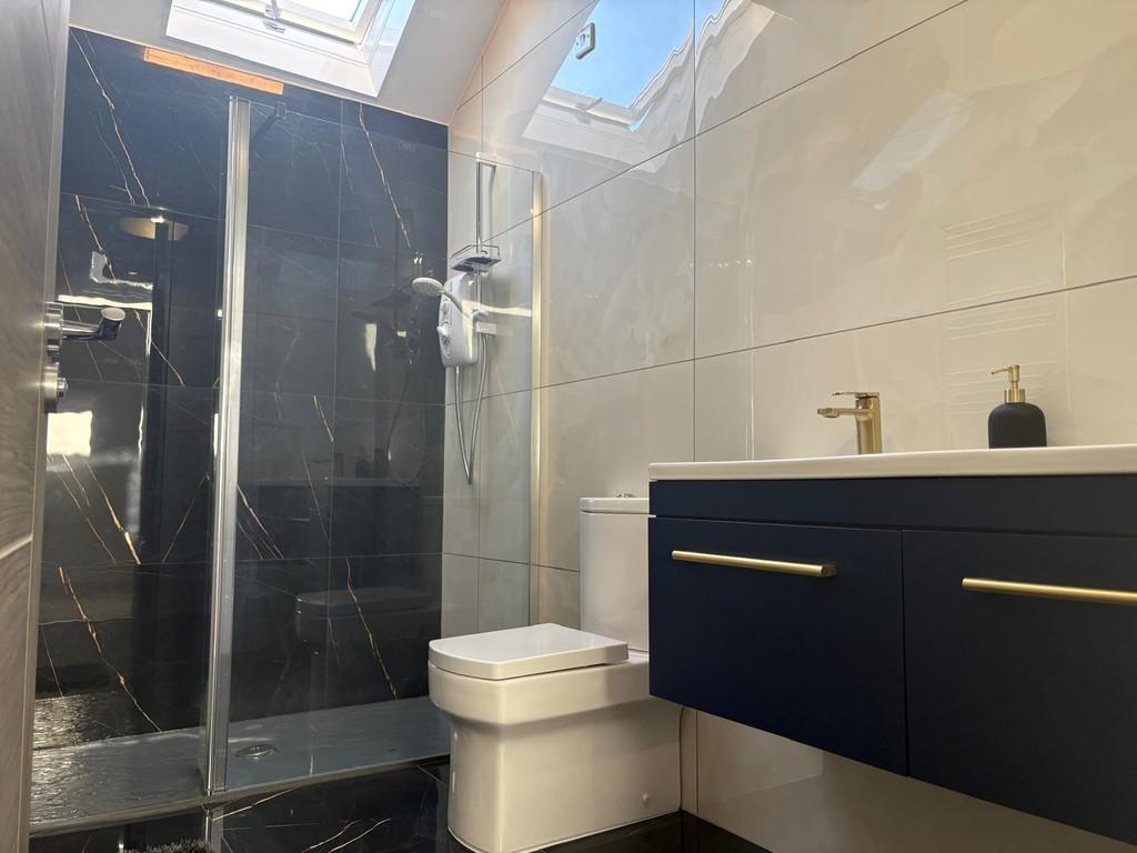 Main bed ensuite