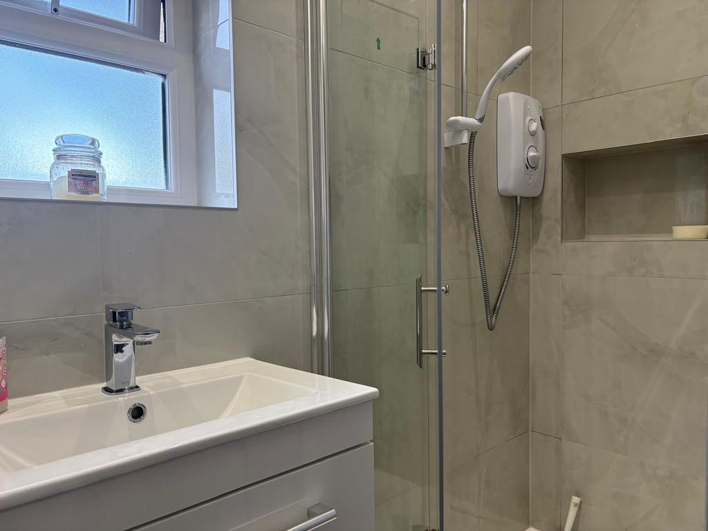 Bed2 ensuite 2