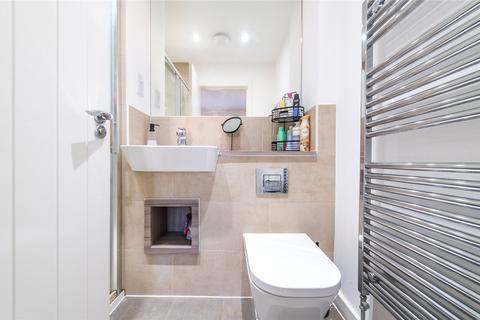 16 Chilvers Way, Northfleet, Gravesend, DA11 8GE