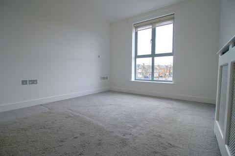 2 bedroom flat to rent, High Road, Woodford Green IG8