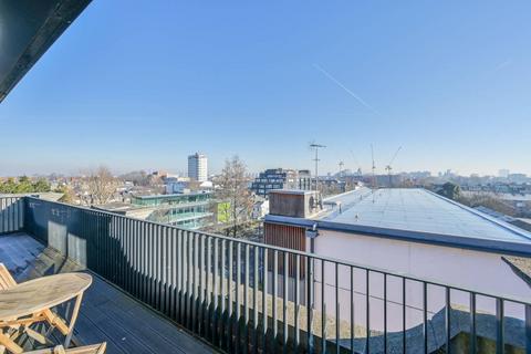 2 bedroom flat for sale, Bazalgette Court, Hammersmith, London, W6