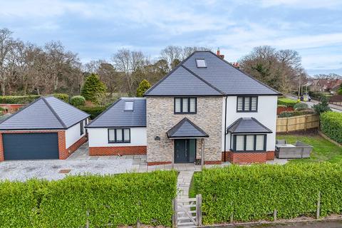 4 bedroom detached house for sale, Kennard Road, New Milton, BH25