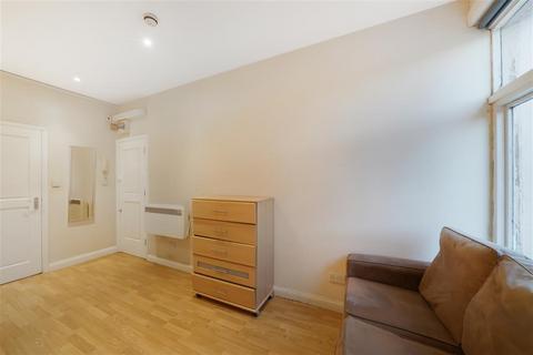 Block of apartments to rent, Courtfield Gardens, SW5