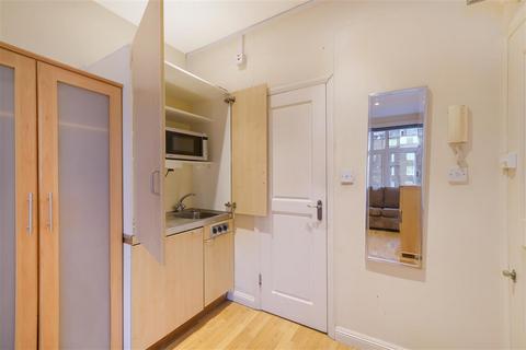 Block of apartments to rent, Courtfield Gardens, SW5