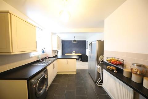 5 Batley Close, Hull, HU9 4QX