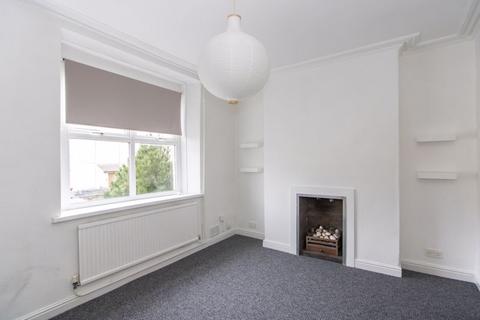 3 bedroom terraced house to rent, Queens Road, Penarth