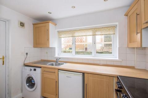 3 bedroom terraced house to rent, Queens Road, Penarth