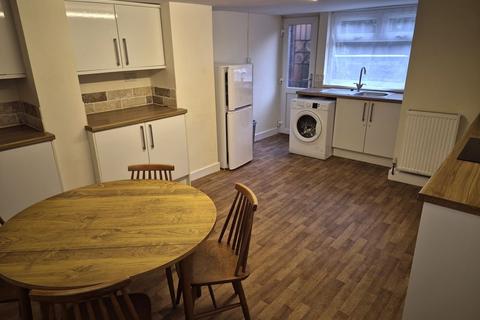 2 bedroom terraced house to rent, Stanmore View, Burley, Leeds