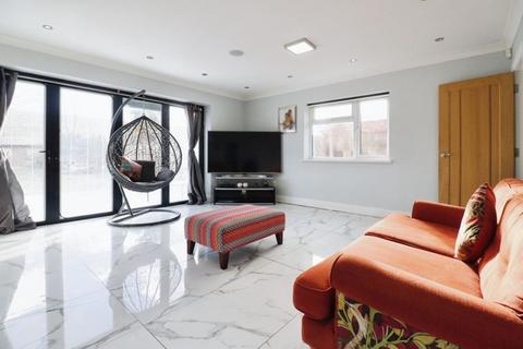 177 Coppermill Road, Wraysbury, Staines, TW19 5NX
