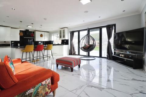 177 Coppermill Road, Wraysbury, Staines, TW19 5NX