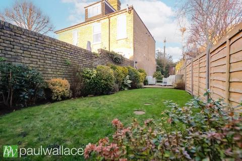 2 bedroom terraced house for sale, The Bourne, Ware