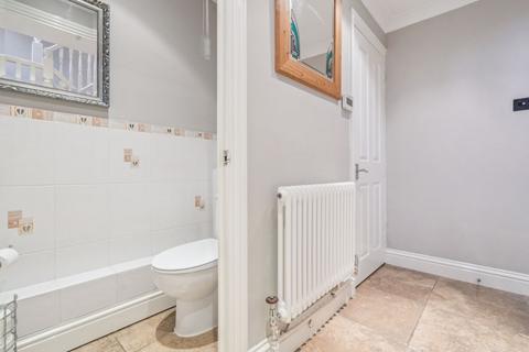 5 Mount Close, Farnham Common, Slough, SL2 3QZ