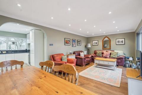 5 Mount Close, Farnham Common, Slough, SL2 3QZ