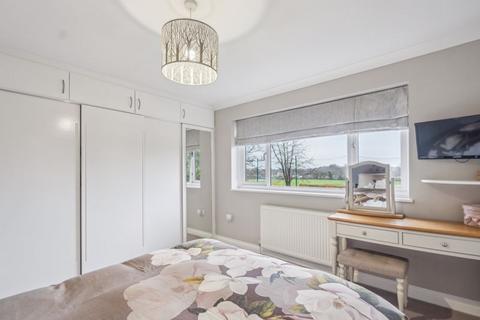 5 Mount Close, Farnham Common, Slough, SL2 3QZ