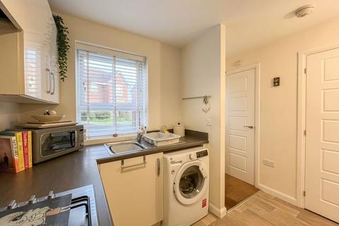 18 Snetterton Gardens, Wolverhampton, WV10 6FE