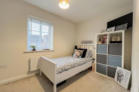 18 Snetterton Gardens, Wolverhampton, WV10 6FE