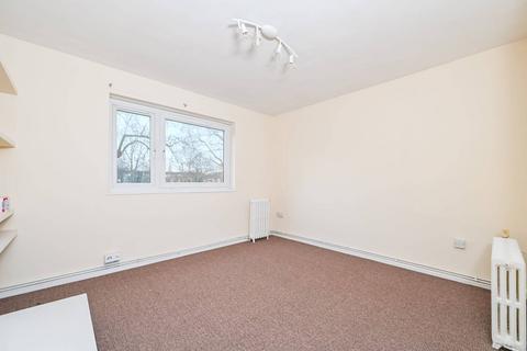 3 bedroom flat to rent, Beaumont Square, Stepney, London, E1