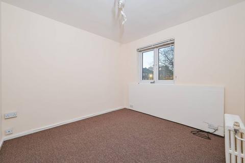 3 bedroom flat to rent, Beaumont Square, Stepney, London, E1