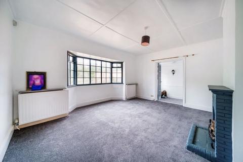 4 bedroom detached bungalow to rent, Welley Road, Staines-Upon-Thames, TW19