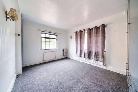 4 bedroom detached bungalow to rent, Welley Road, Staines-Upon-Thames, TW19