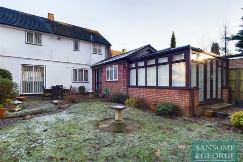 3 bedroom end of terrace house for sale, Bishopswood Road, Tadley, Hampshire, RG26