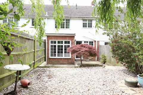 2 bedroom terraced house to rent, Henfield Road, Small Dole