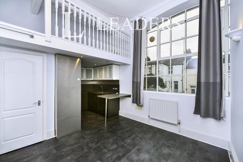 1 bedroom apartment to rent, Coombe Road