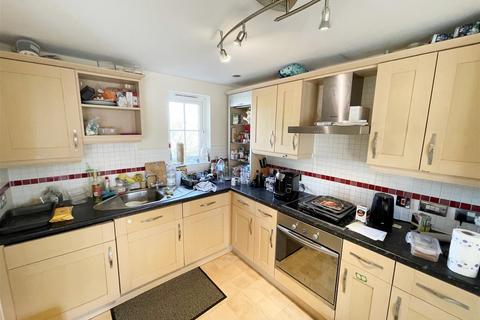 2 bedroom apartment to rent, Tenby Grove, Kingsmead