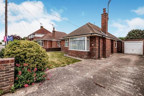 3 bedroom bungalow to rent, Seafield Avenue