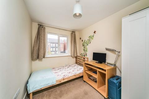 3 bedroom terraced house to rent, Longships Way, Reading