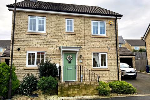 4 bedroom semi-detached house to rent, Peregrine Road, Gloucester