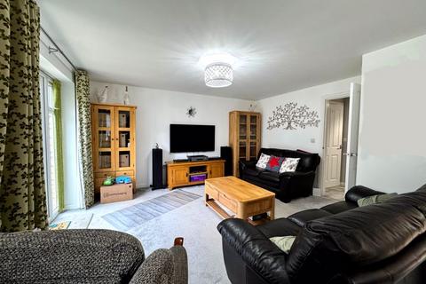 4 bedroom semi-detached house to rent, Peregrine Road, Gloucester