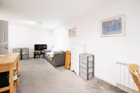 1 bedroom retirement property for sale, Regarth Avenue, Romford RM1